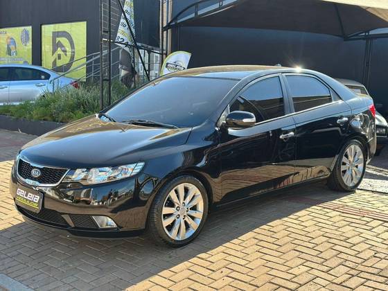 KIA CERATO 1.6 SEDAN 16V GASOLINA 4P MANUAL